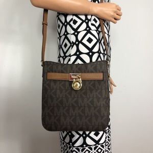 Michael Kors Women’s medium crossbody purse gently used.